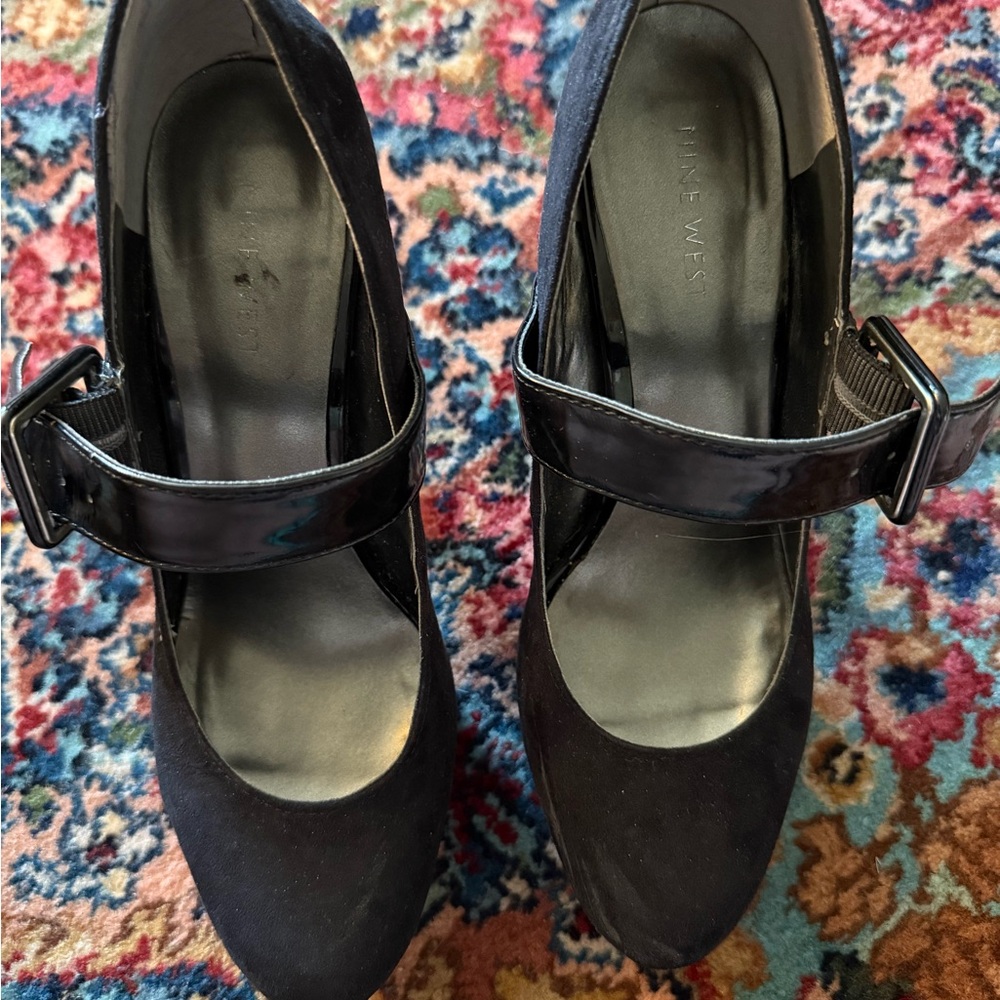 Chic Black Mary Jane Heels